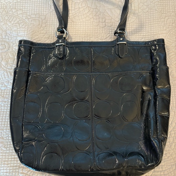 Leather Coach large tote bag, embossed design, many pockets—straps perfect - Picture 2 of 7